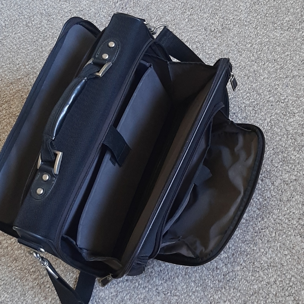 Samsonite Briefcase. - Picture 7 of 13